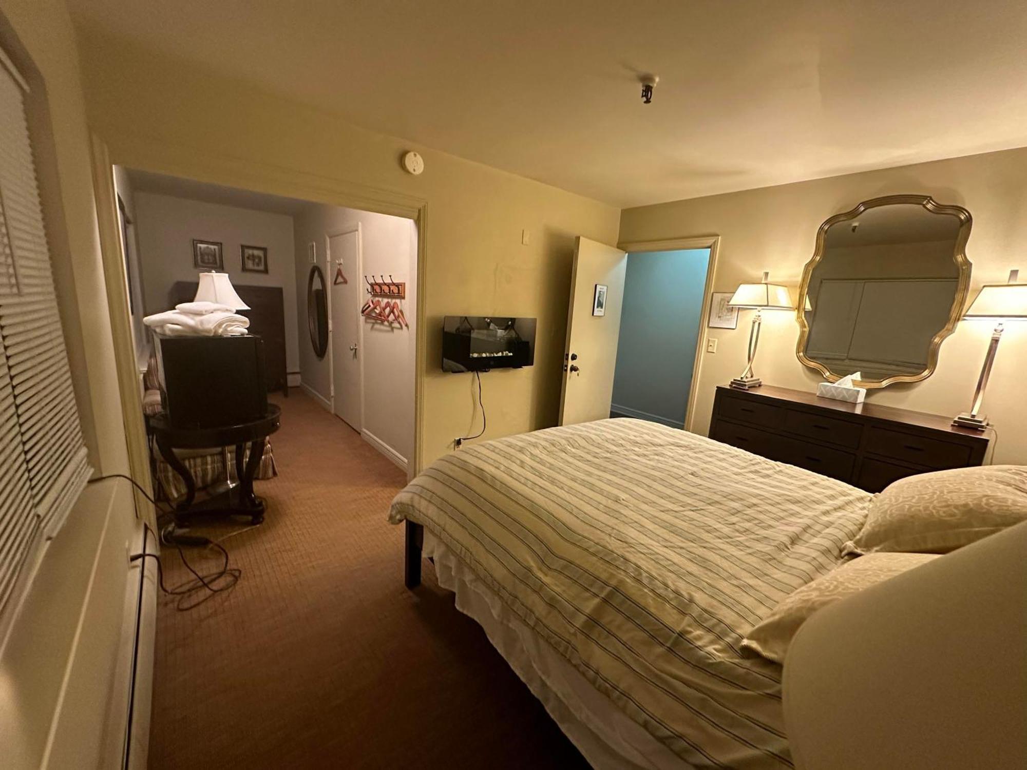 The Oaks B&B Hotel And Spiritual Center 詹姆斯敦 外观 照片