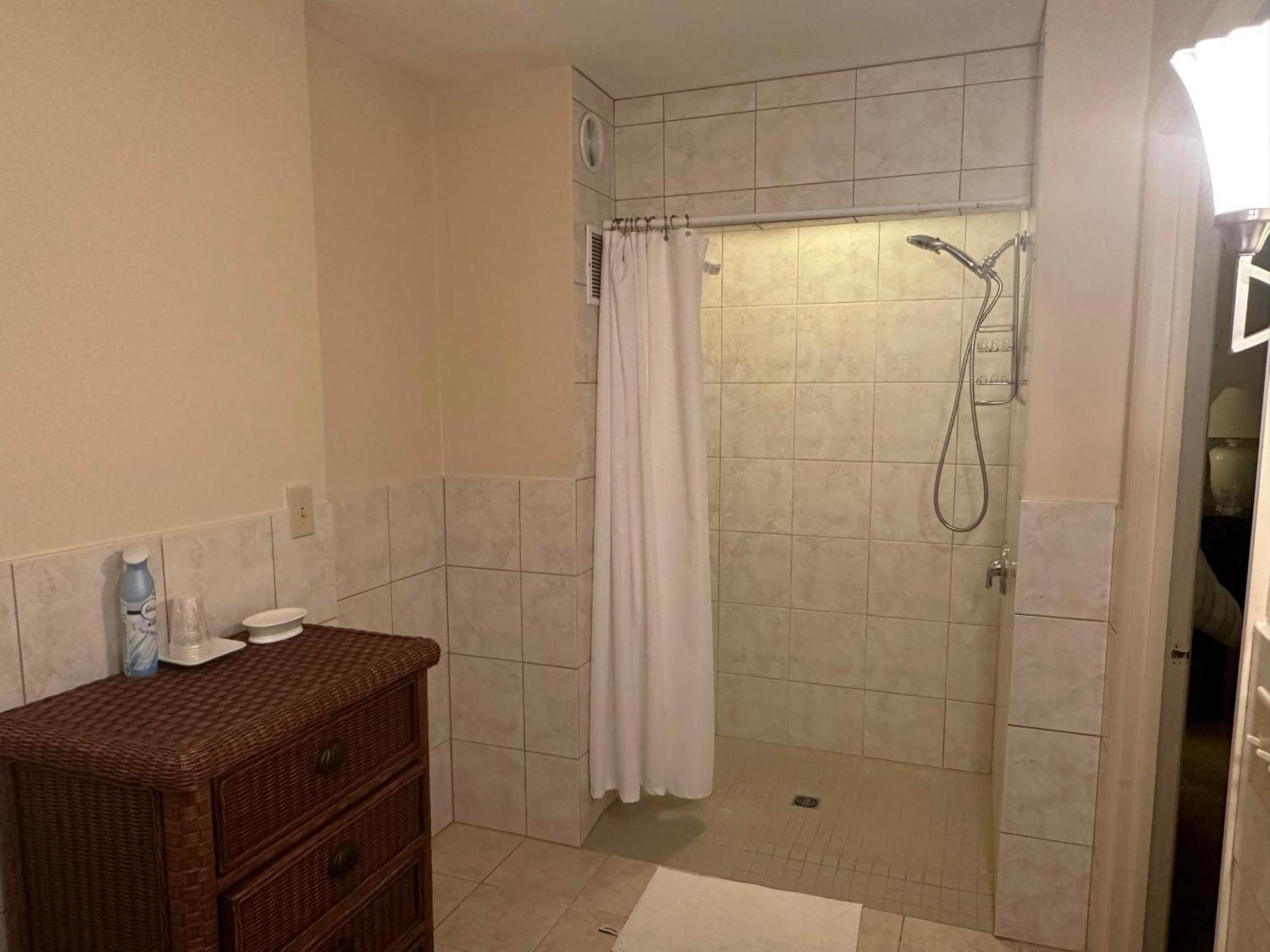 The Oaks B&B Hotel And Spiritual Center 詹姆斯敦 外观 照片