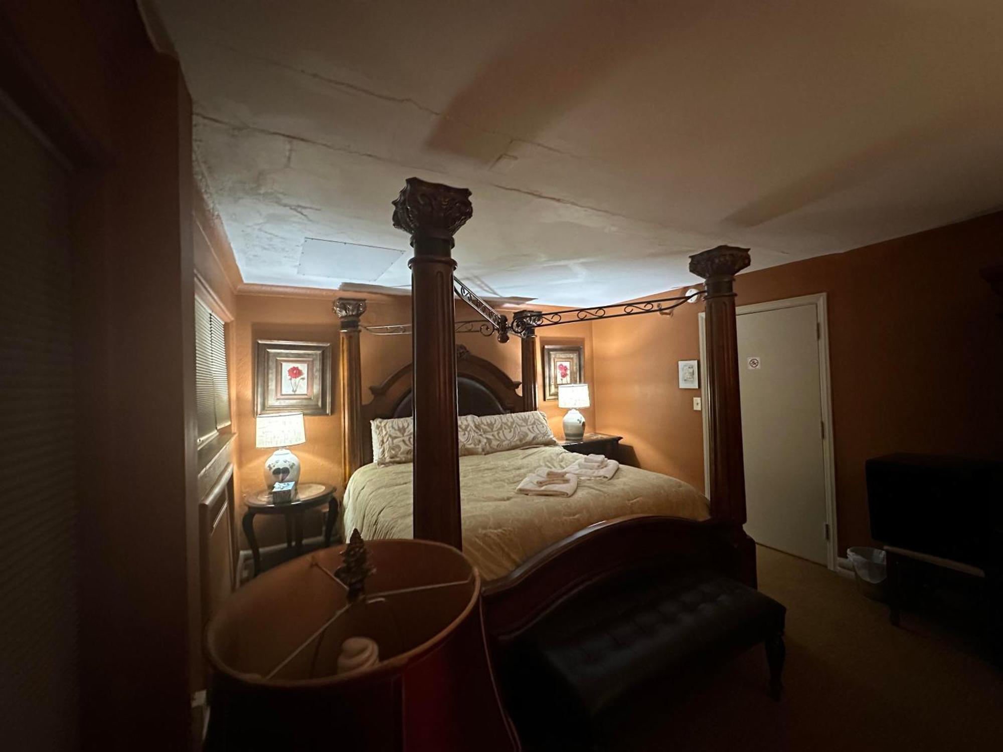 The Oaks B&B Hotel And Spiritual Center 詹姆斯敦 外观 照片
