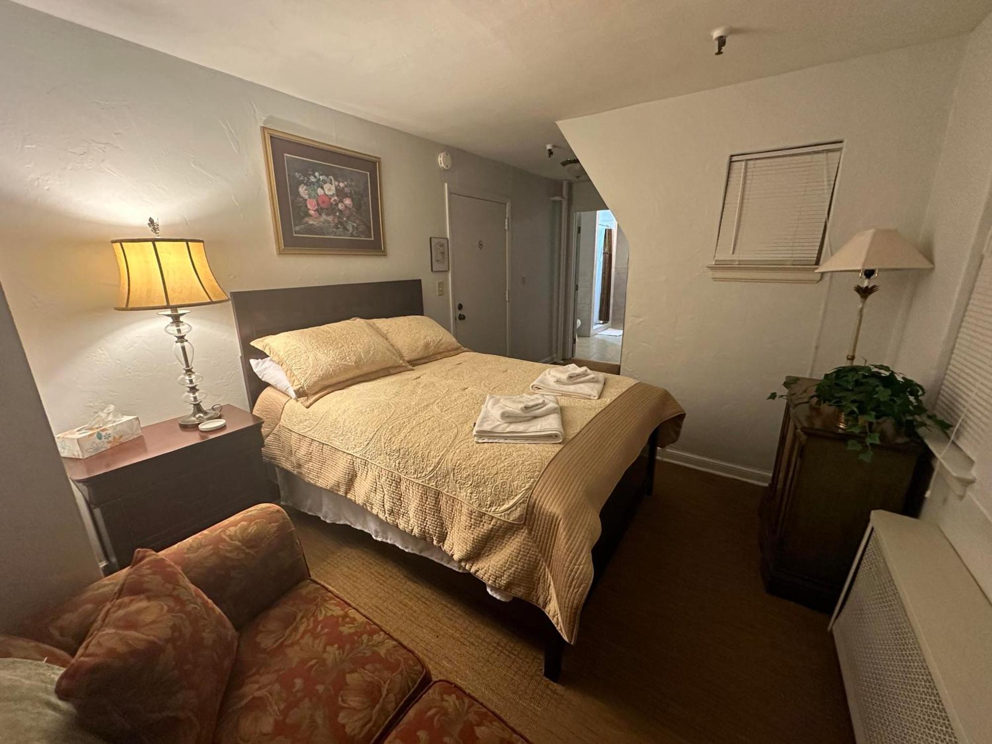 The Oaks B&B Hotel And Spiritual Center 詹姆斯敦 外观 照片