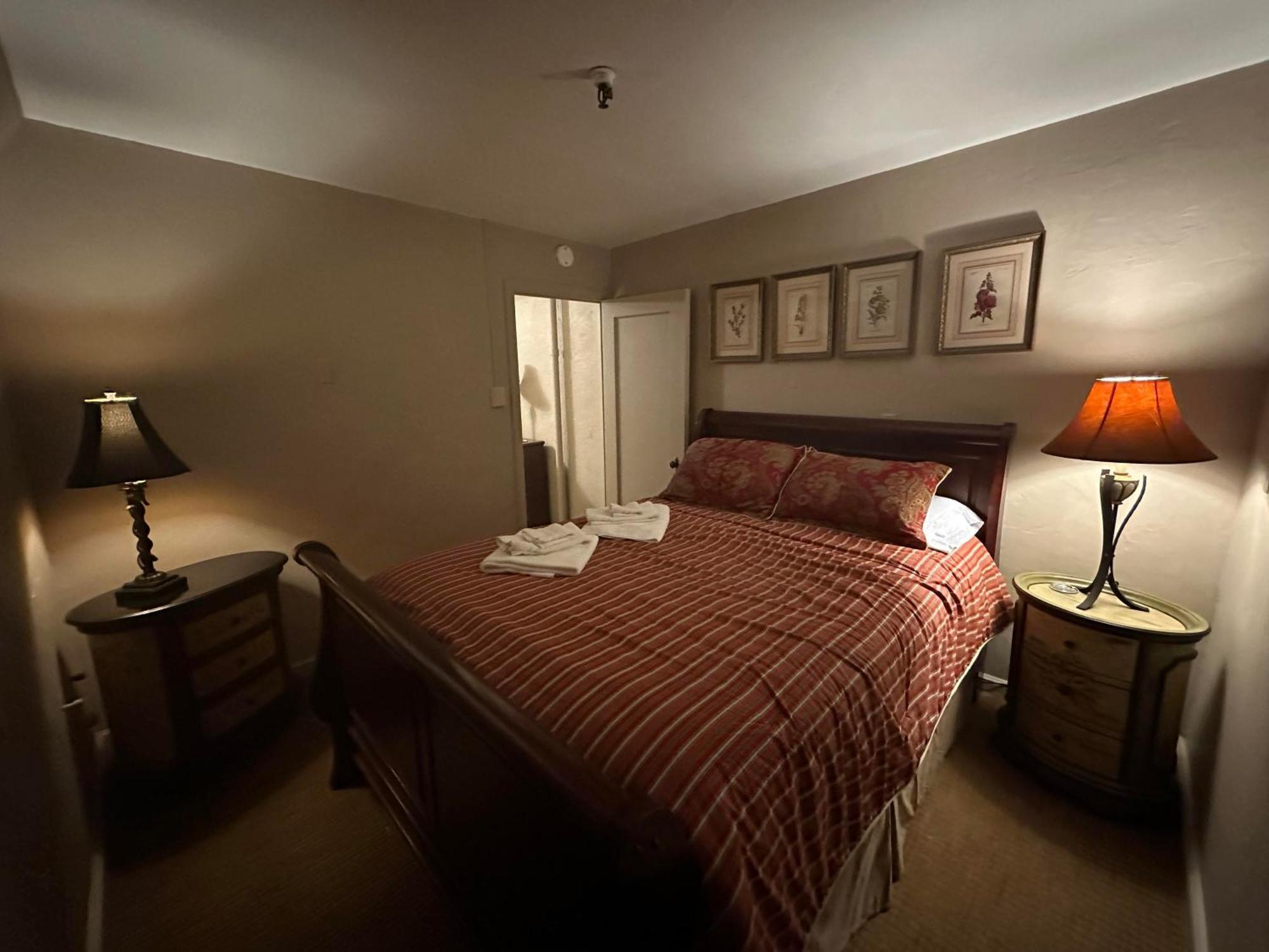 The Oaks B&B Hotel And Spiritual Center 詹姆斯敦 外观 照片