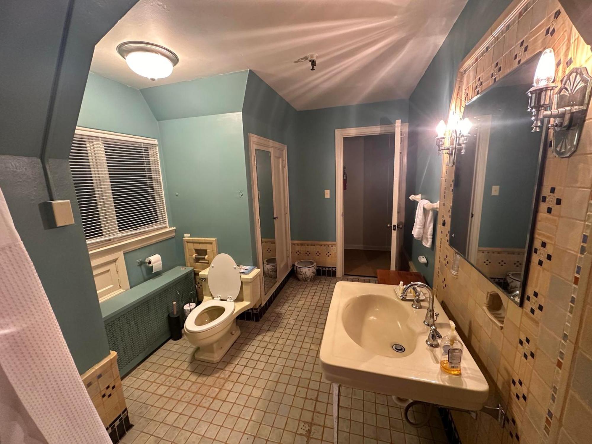 The Oaks B&B Hotel And Spiritual Center 詹姆斯敦 外观 照片