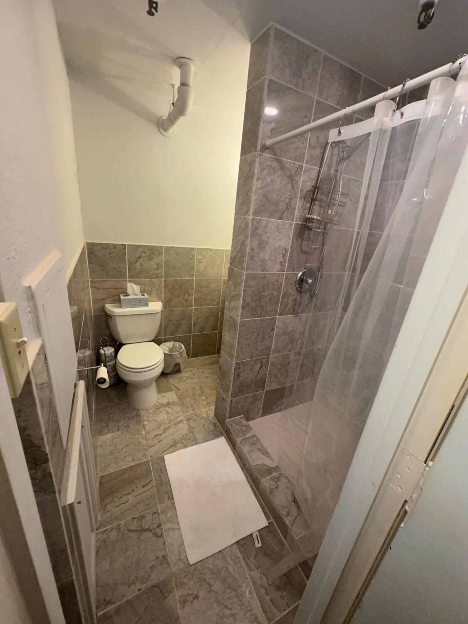 The Oaks B&B Hotel And Spiritual Center 詹姆斯敦 外观 照片