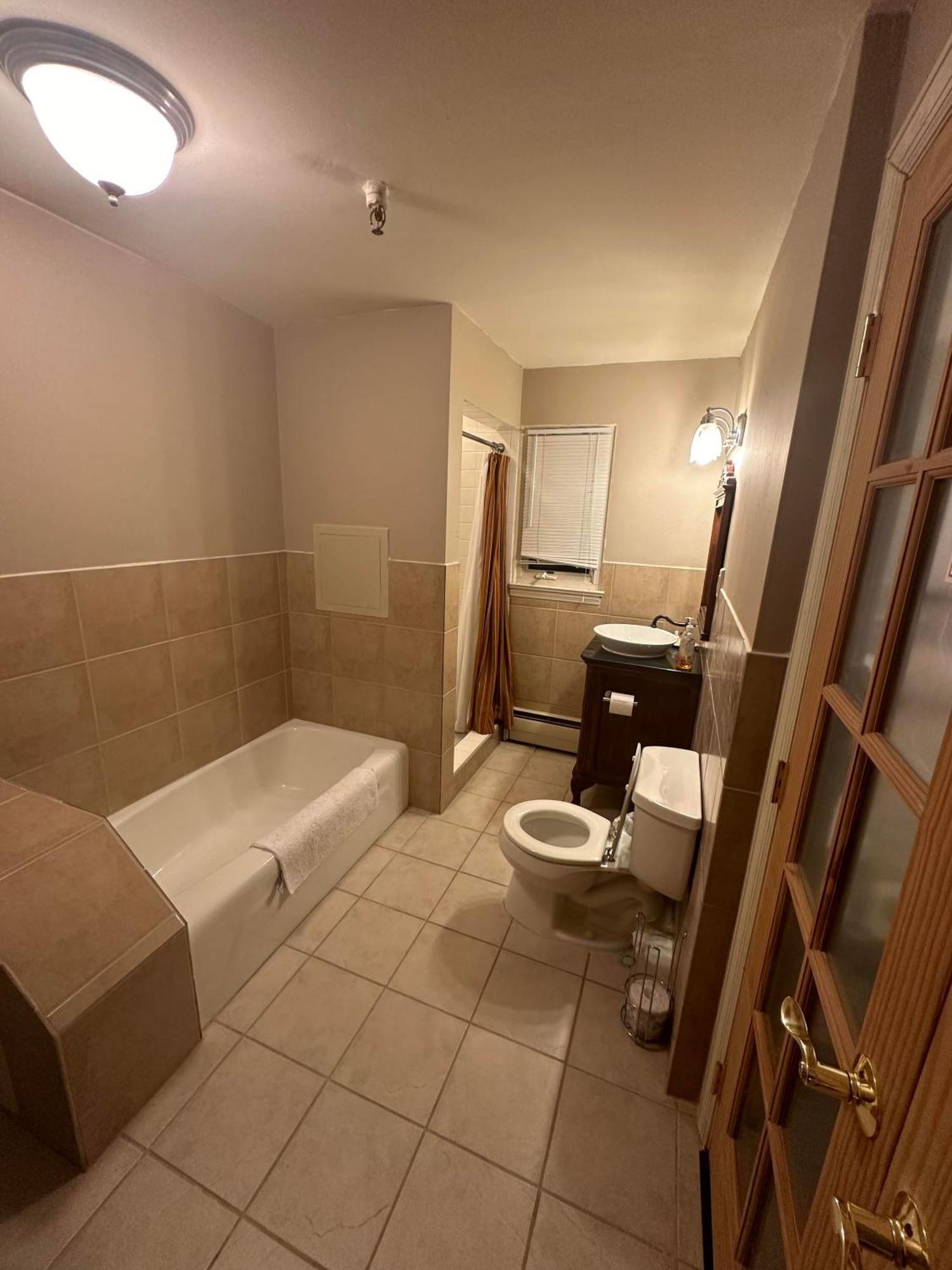 The Oaks B&B Hotel And Spiritual Center 詹姆斯敦 外观 照片