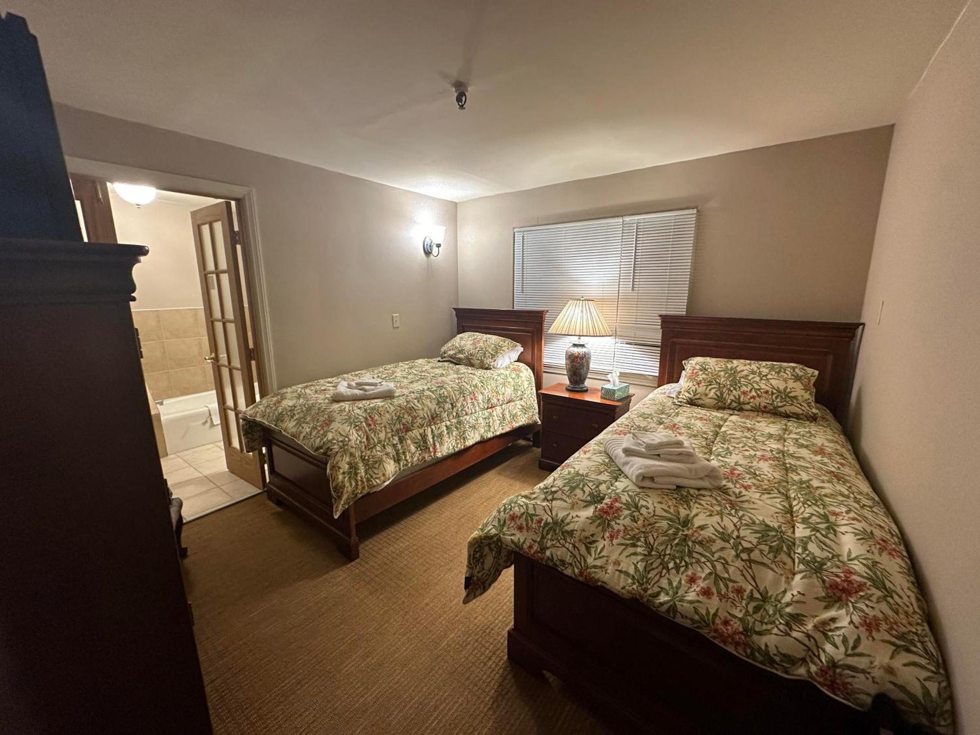 The Oaks B&B Hotel And Spiritual Center 詹姆斯敦 外观 照片